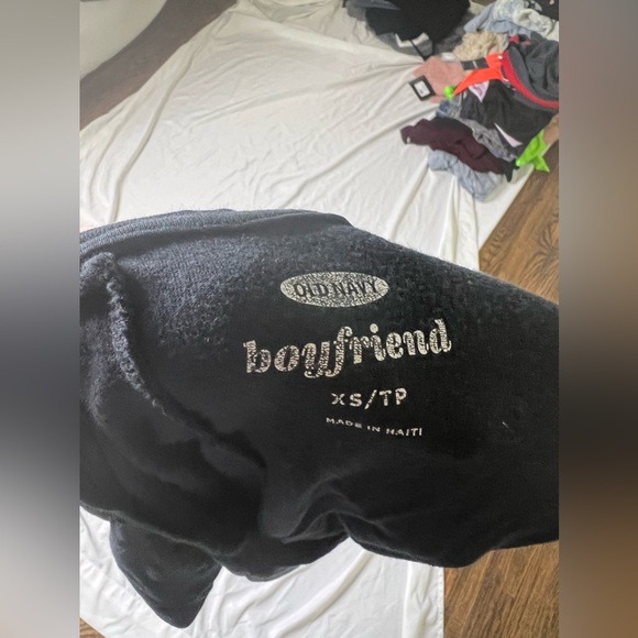 Black Long Sleeve Boyfriend Tee Old Navy - Picture 3 of 3